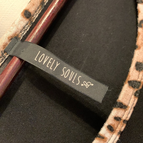 Lovely souls size1x 3/4 length sleeves animal print cow head Aztec feathers - Picture 3 of 4